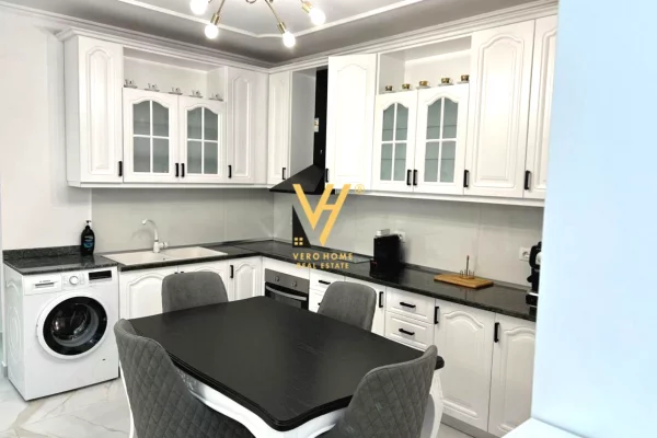 Appartamento in affitto a Tirana 2+1, Arredato