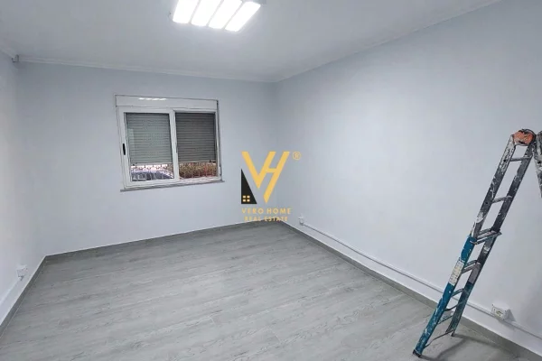 AMBIENT BIZNESI 100 M2 ME QERA TE PALLATI ME SHIGJETA 70.000 LEKE