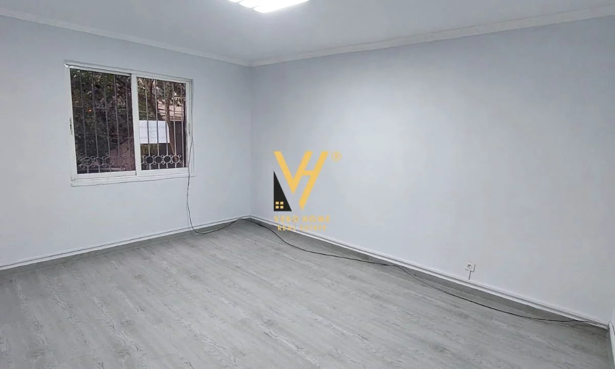 AMBIENT BIZNESI 100 M2 ME QERA TE PALLATI ME SHIGJETA 70.000 LEKE