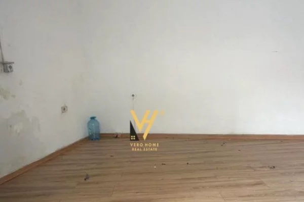 Ambient biznesi me qera 1+1 ne Tirane - 30,000 Leke