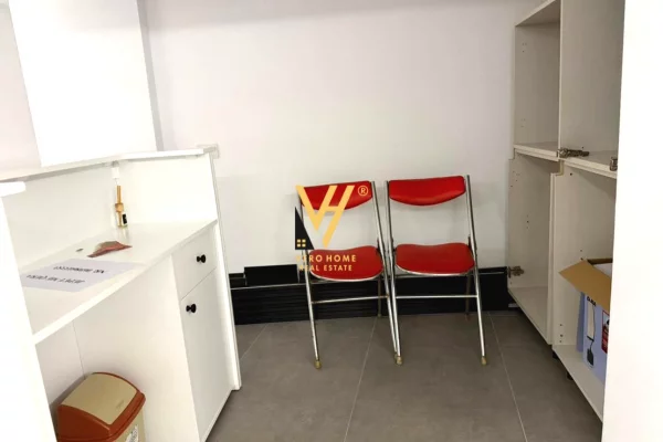 JEPET DYQAN 50M2 ME QERA TE ISH EKSPOZITA 50.000 LEKE