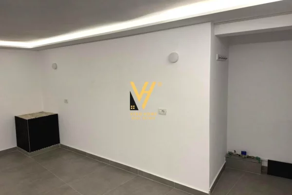 JEPET DYQAN 50M2 ME QERA TE ISH EKSPOZITA 50.000 LEKE