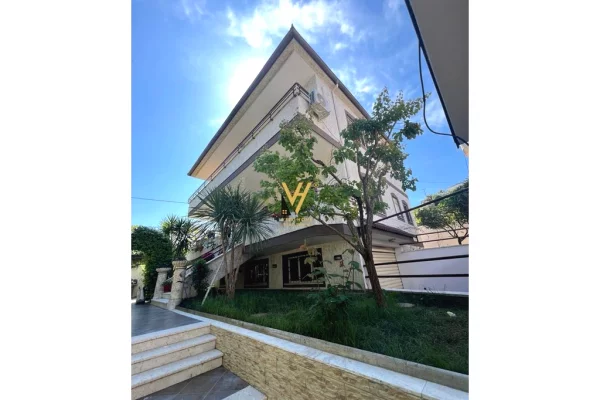 Casa in affitto 3+1 a Tirana - 1,200 Euro