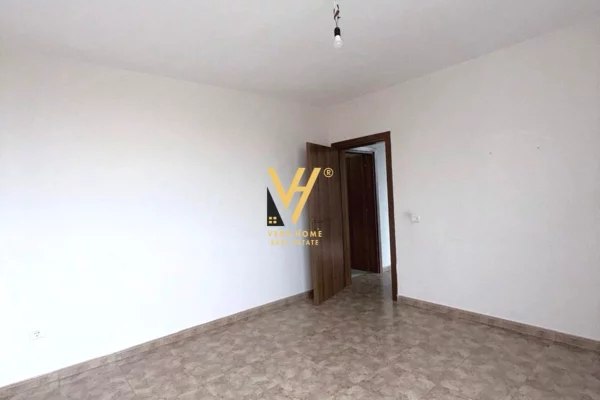 Ambient biznesi me qera 3+1 ne Tirane - 50,000 Leke