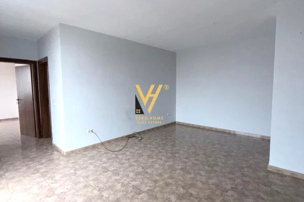 Ambient biznesi me qera 3+1 ne Tirane - 50,000 Leke