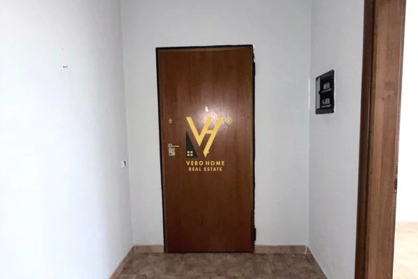 JEPET AMBIENT BIZNESI 78 M2 ME QERA TE ISH EKSPOZITA 50.000 LEKE