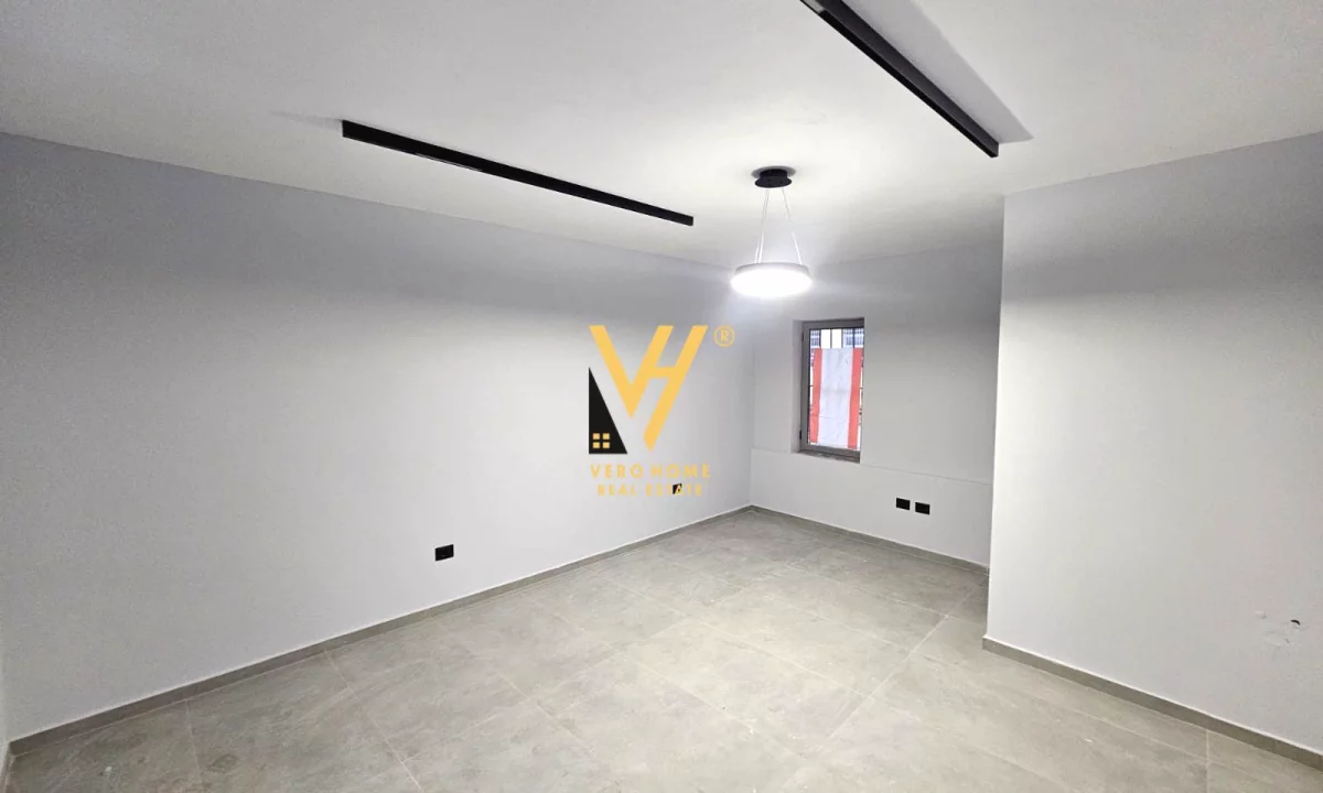 JEPET AMBIENT BIZNESI 24 M2 ME QIRA TE HIM KOLLI 50.000 LEKE