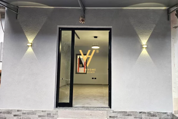 JEPET AMBIENT BIZNESI 24 M2 ME QIRA TE HIM KOLLI 50.000 LEKE