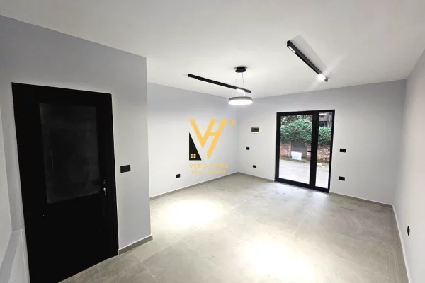 Ambient biznesi me qera 1+1 ne Tirane - 50,000 Leke