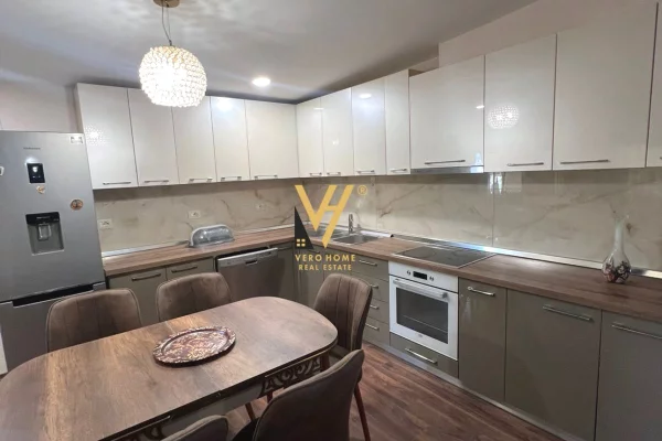 Appartamento in affitto a Tirana 3+1, Arredato