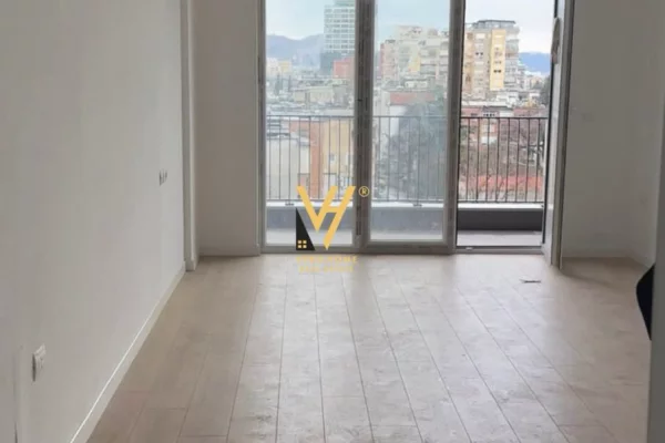 Ambient biznesi me qera 3+1 ne Tirane - 59,000 Leke