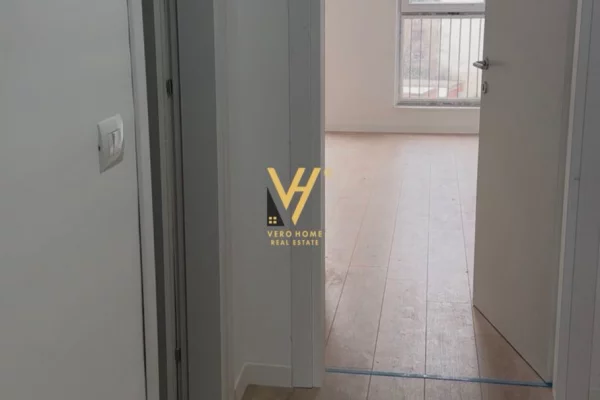 Ambient biznesi me qera 3+1 ne Tirane - 59,000 Leke