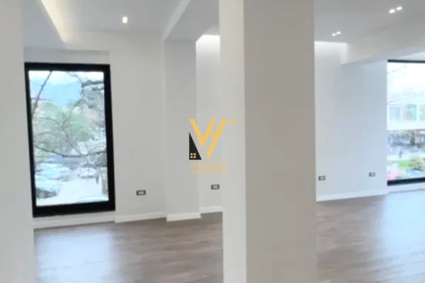 Ambient biznesi me qera 3+1 ne Tirane - 150,000 Leke