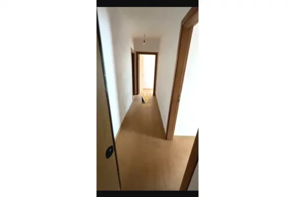 Ambient biznesi me qera 3+1 ne Tirane - 400 Euro