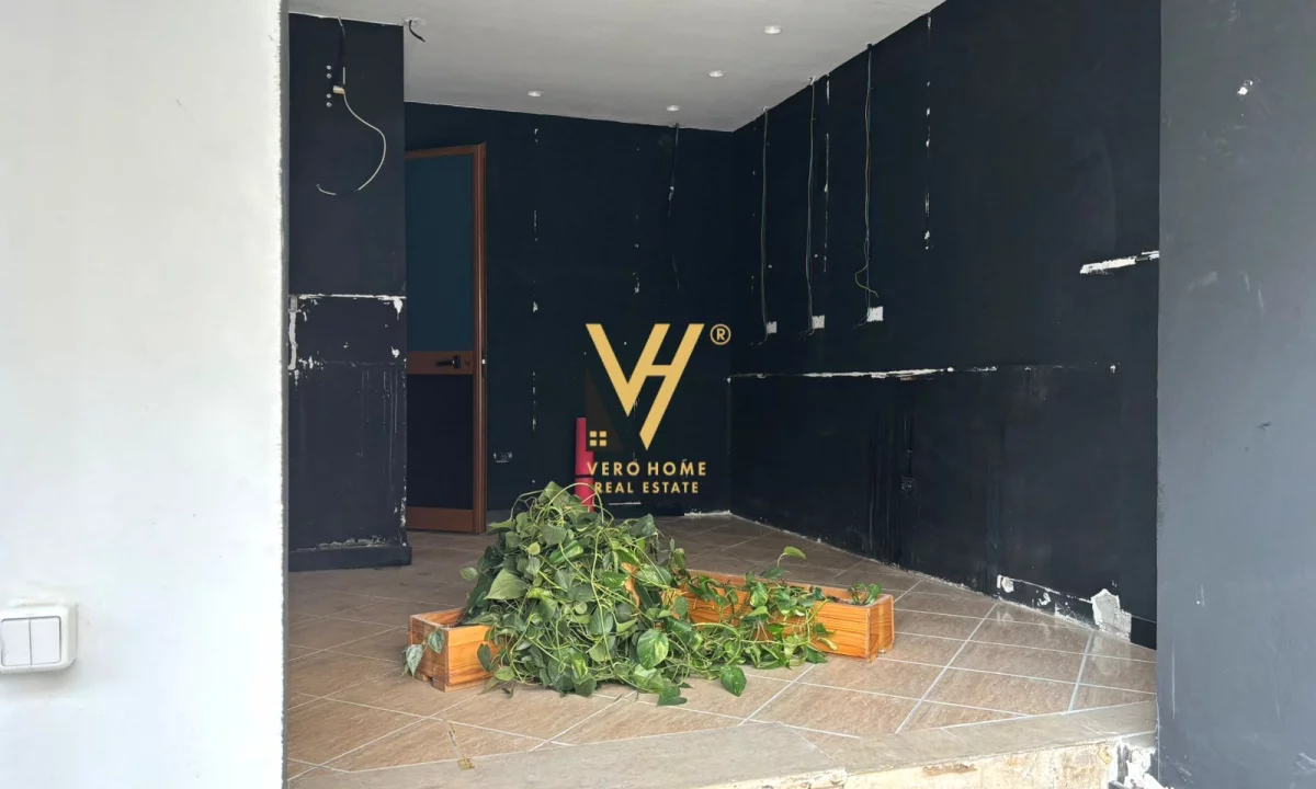 JEPET DYQAN 20 M2 ME QERA TE RRUGA ELBASANIT 60.000 LEKE