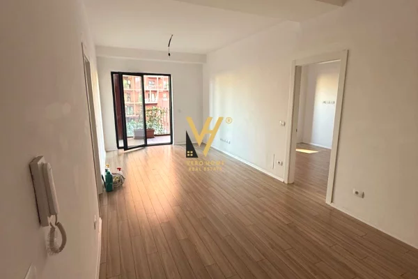 Ambient biznesi me qera 3+1 ne Tirane - 1,200 Euro