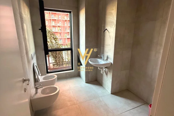 Ambient biznesi me qera 3+1 ne Tirane - 1,200 Euro