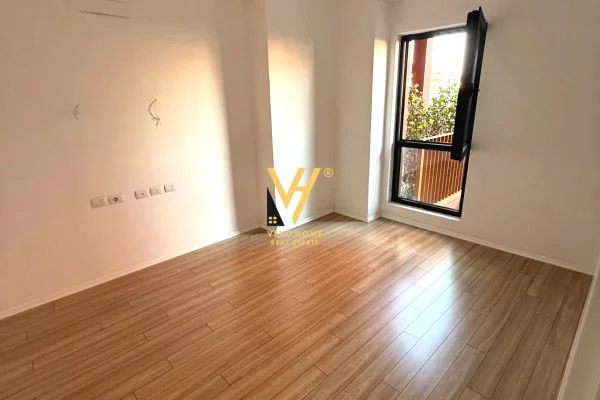 JEPET ZYRE 114 M2 ME QERA TE GARDEN BUILDING 1.200 EURO