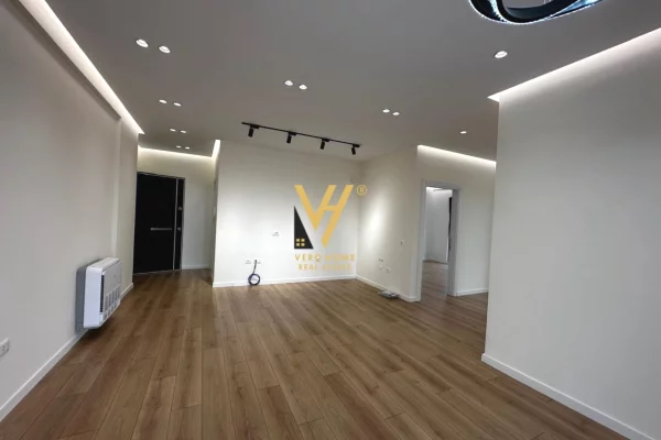 Ambient biznesi me qera 3+1 ne Tirane - 75,000 Leke