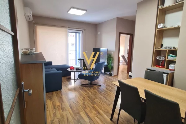 Ambient biznesi me qera 3+1 ne Tirane - 160,000 Leke