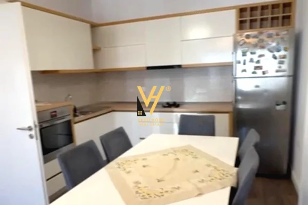 Appartamento in vendita a Tirana 2+1, Arredato