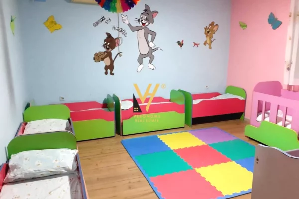 Ambient biznesi me qera 3+1 ne Tirane - 100,000 Leke