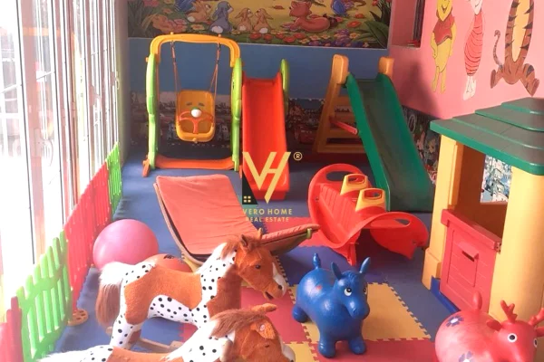 Ambient biznesi me qera 3+1 ne Tirane - 100,000 Leke