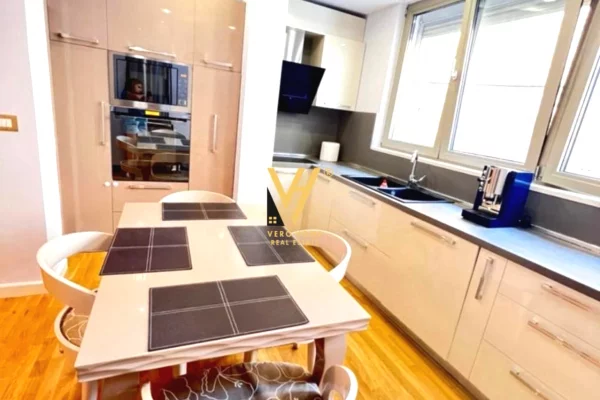 Appartamento in affitto a Tirana 2+1, Arredato