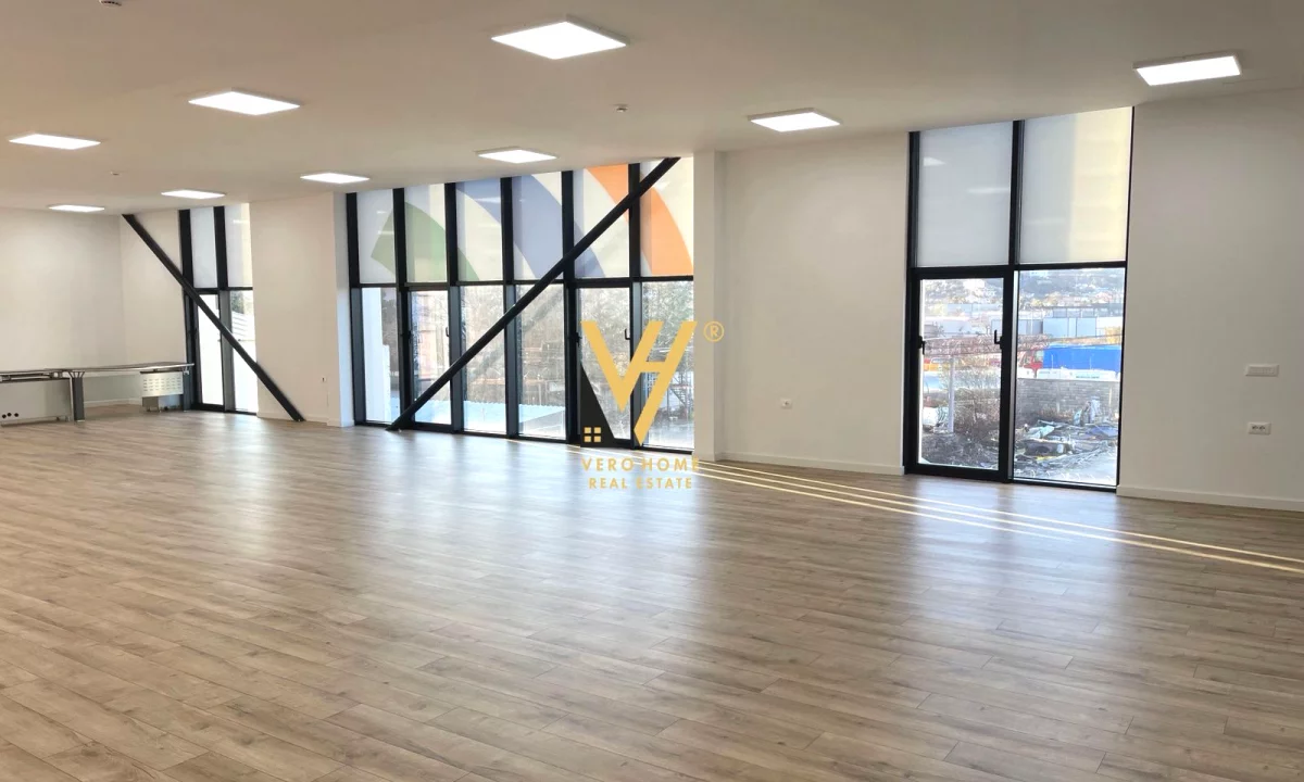 JEPET AMBIENT BIZNESI 200 M2 ME QERA TE TOP CHANEL,KASHAR 1.150 EURO