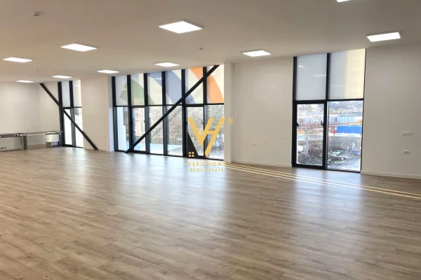 Ambient biznesi me qera 3+1 ne Tirane - 1,150 Euro