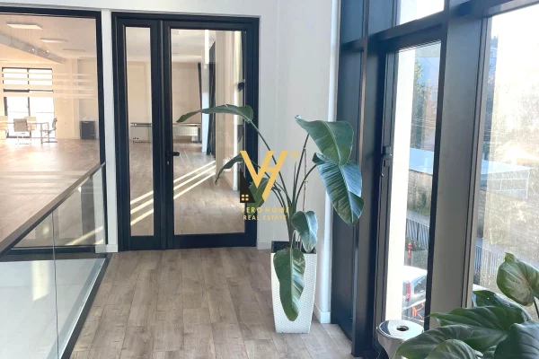 JEPET AMBIENT BIZNESI 200 M2 ME QERA TE TOP CHANEL,KASHAR 1.150 EURO