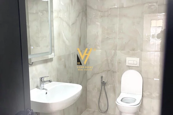 JEPET AMBIENT BIZNESI 200 M2 ME QERA TE TOP CHANEL,KASHAR 1.150 EURO