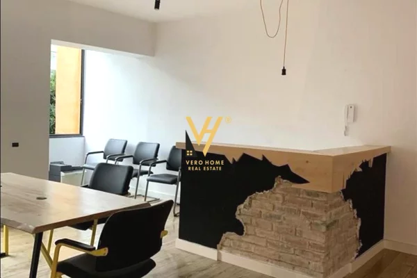 Ambient biznesi me qera 3+1 ne Tirane - 90,000 Leke