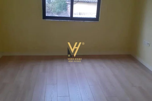 Shtepi ne shitje Apartament ne Tirane, 1+1, Mobilimi Bosh, pa mobiluar, Pagesa 95,000  Euro.