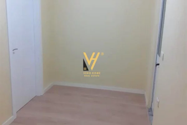 Shtepi ne shitje Apartament ne Tirane, 1+1, Mobilimi Bosh, pa mobiluar, Pagesa 95,000  Euro.
