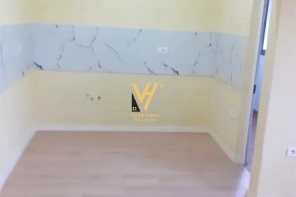 Shtepi ne shitje Apartament ne Tirane, 1+1, Mobilimi Bosh, pa mobiluar, Pagesa 95,000  Euro.