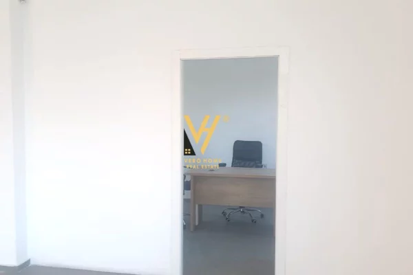 JEPET ZYRE 170 M2 ME QERA NE ASTIR 60.000 LEKE