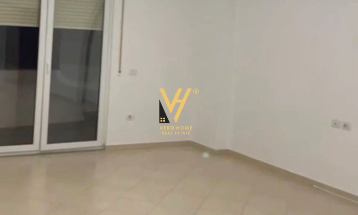 JEPET ZYRE 130 M2 ME QERA TE RRUGA 5 MAJI 50.000 LEKE