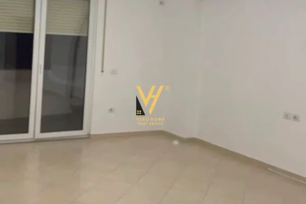 Ambient biznesi me qera 3+1 ne Tirane - 50,000 Leke