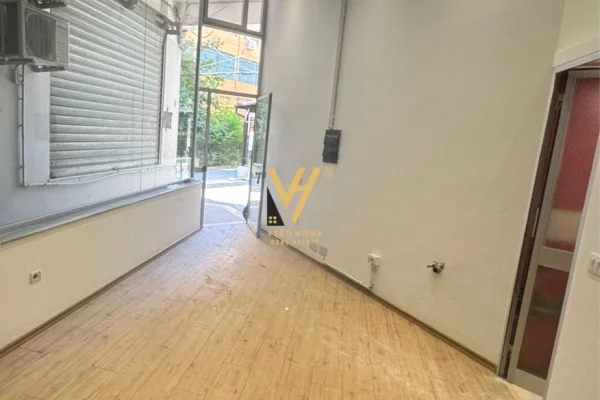 JEPET ZYRE 27 M2 ME QERA TE RRUGA E BARRIKADAVE 45.000 LEKE