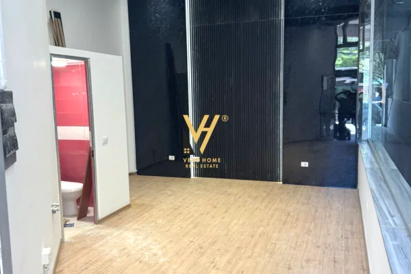 JEPET ZYRE 27 M2 ME QERA TE RRUGA E BARRIKADAVE 45.000 LEKE