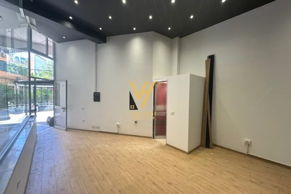 JEPET ZYRE 27 M2 ME QERA TE RRUGA E BARRIKADAVE 45.000 LEKE