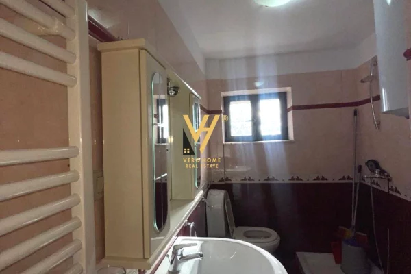 Shtepi ne shitje Apartament ne Tirane, 2+1, Mobilimi E mobiluar, Pagesa 197,000  Euro.