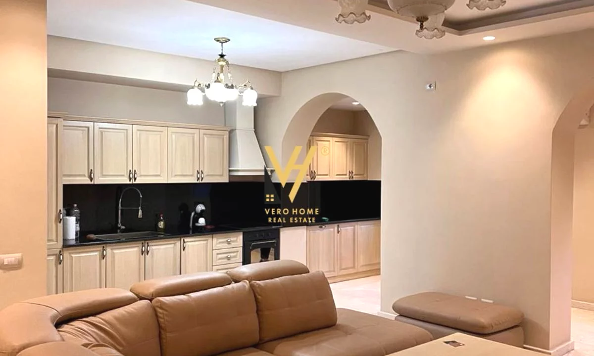 Appartamento in affitto a Tirana 1+1, Arredato