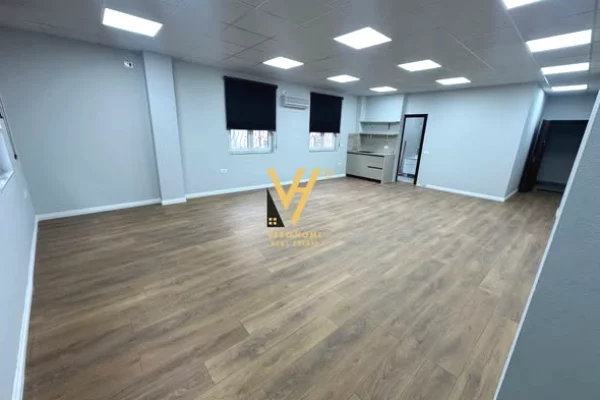 Ambient biznesi me qera 3+1 ne Tirane - 111,000 Leke