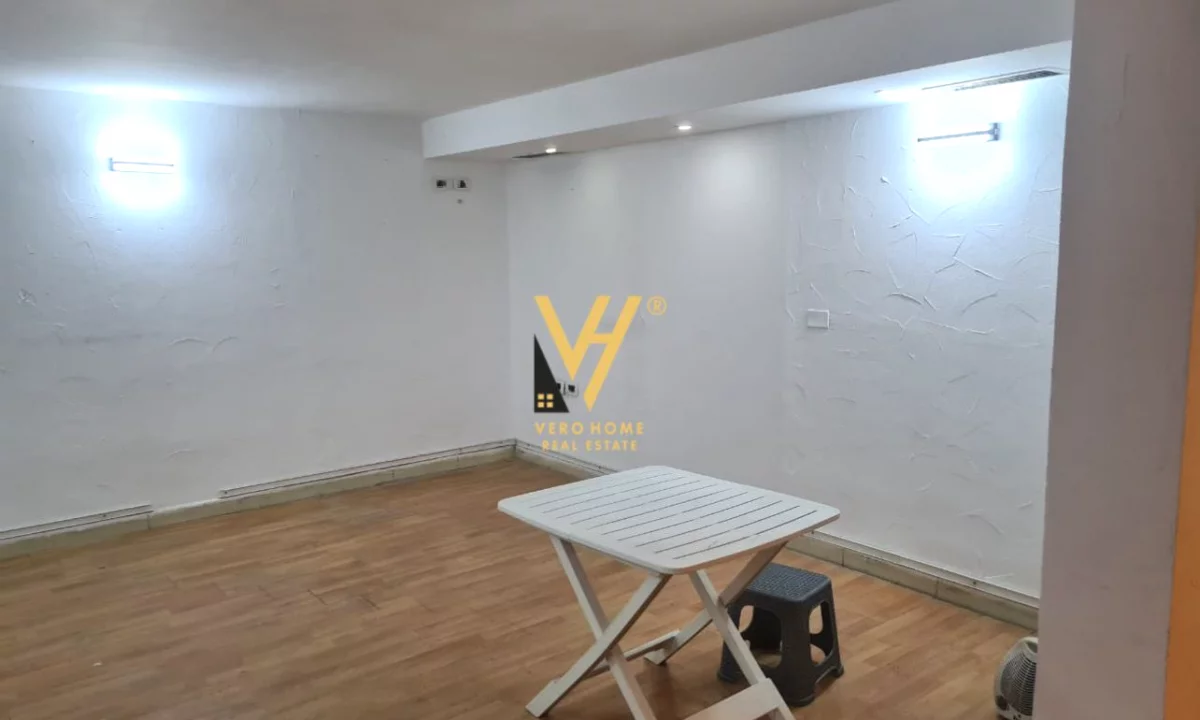 JEPET DYQAN 50 M2 ME QIRA NE BLLOK, LSI 40.000 LEKE