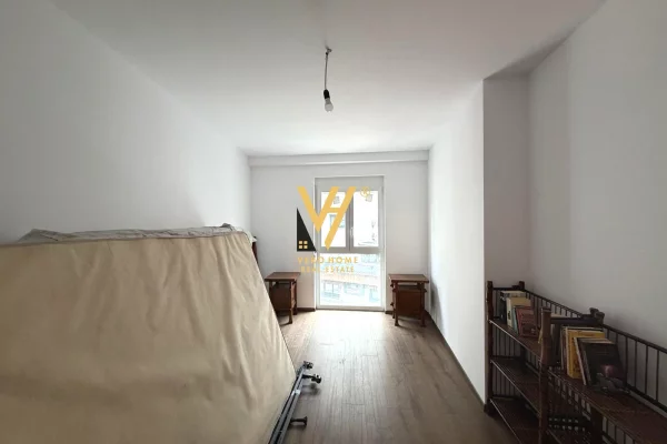 Ambient biznesi me qera 3+1 ne Tirane - 180,000 Leke