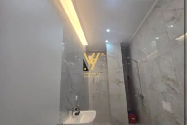 Ambient biznesi me qera 3+1 ne Tirane - 700 Euro