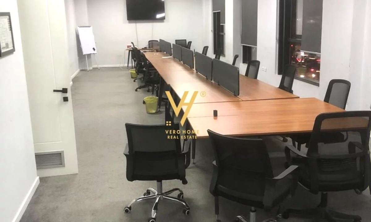 JEPET ZYRE 455 M2 ME QERA TE RRUGA HOXHA TAHSIM 5.000 EURO