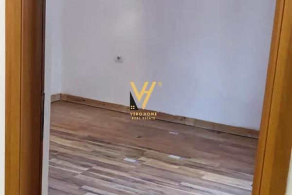 Appartamento in affitto a Tirana 2+1, SemiArredato